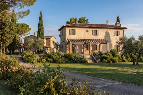 Rendering architettonico 3D di un casale rustico in Toscana