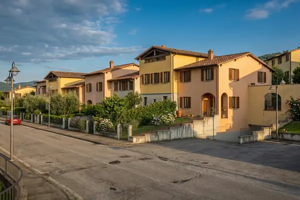 Rendering architettonico 3D esterno di una villetta in Toscana